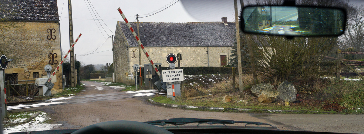 Exemple question du Code de la route véhicule devant un passage à niveau